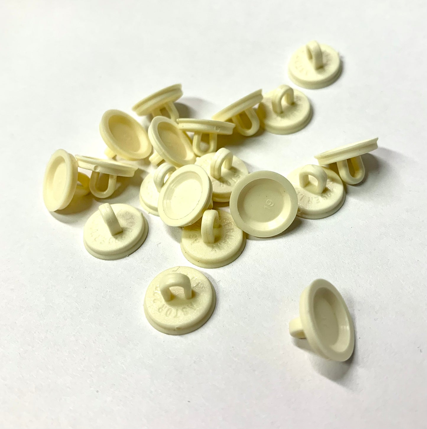 Valkoinen muovikanta snap